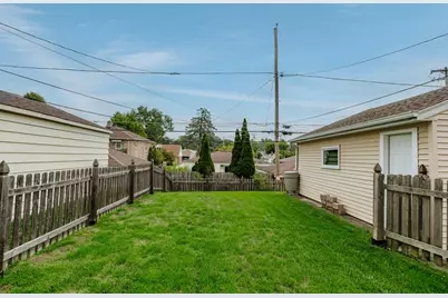 1332 S 94th St, West Allis, WI 53214 - Photo 36