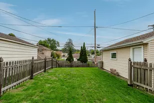 1332 S 94th St, West Allis, WI 53214 - Photo 36