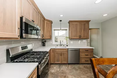 1332 S 94th St, West Allis, WI 53214 - Photo 4
