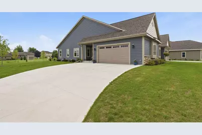 627  Lambert Ct, Slinger, WI 53086 - Photo 2