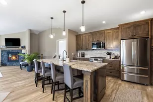 627 Lambert Ct, Slinger, WI 53086 - Photo 8