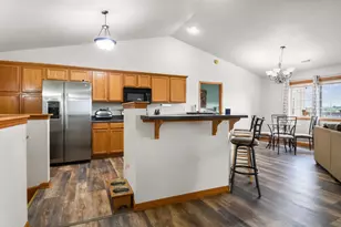 W197N16879 Stonewall Dr, Jackson, WI 53037 - Photo 4
