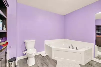 W197N16879  Stonewall Dr, Jackson, WI 53037 - Photo 8
