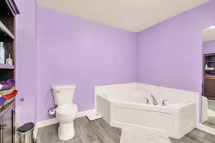 W197N16879 Stonewall Dr, Jackson, WI 53037 - Photo 8