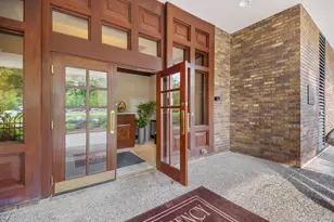 929 N Astor St, Milwaukee, WI 53202 - Photo 72