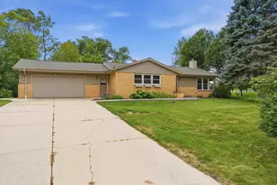 N68W15651 Chateau Dr, Menomonee Falls, WI 53051 - Photo 34
