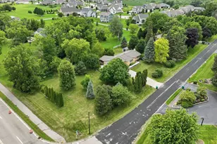 N68W15651 Chateau Dr, Menomonee Falls, WI 53051 - Photo 28