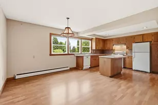 N68W15651 Chateau Dr, Menomonee Falls, WI 53051 - Photo 10