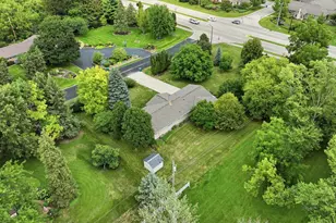 N68W15651 Chateau Dr, Menomonee Falls, WI 53051 - Photo 30