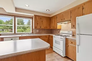 N68W15651 Chateau Dr, Menomonee Falls, WI 53051 - Photo 8