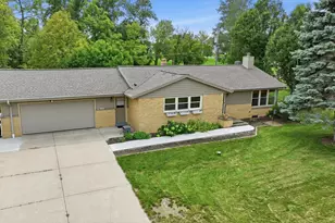 N68W15651 Chateau Dr, Menomonee Falls, WI 53051 - Photo 32