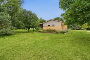 N68W15651 Chateau Dr, Menomonee Falls, WI 53051 - Photo 26