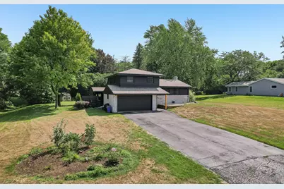 450  Rip Van Winkle Dr, Brookfield, WI 53186 - Photo 2