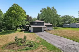 450 Rip Van Winkle Dr, Brookfield, WI 53186 - Photo 2