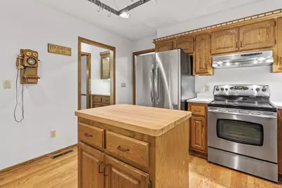 W278N2760  Rocky Point Rd, Pewaukee, WI 53072 - Photo 6