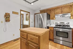 W278N2760 Rocky Point Rd, Pewaukee, WI 53072 - Photo 6