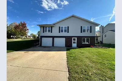 622  Lous Way, Slinger, WI 53086 - Photo 2