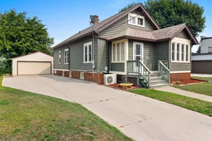 1133 S 20th St, Manitowoc, WI 54220 - Photo 2
