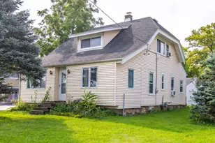 716 Glacier Rd, Pewaukee, WI 53072 - Photo 2