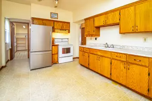 716 Glacier Rd, Pewaukee, WI 53072 - Photo 6