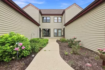 8141 S 88th St, Franklin, WI 53132 - Photo 4