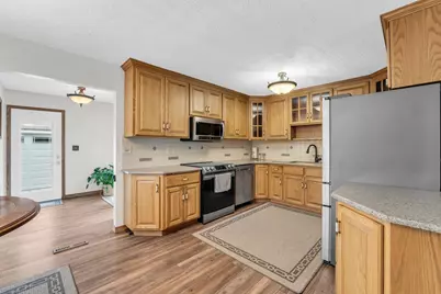 2710  6 Mile Rd, Racine, WI 53402 - Photo 8