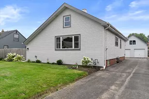 1618 Richard Ave, Racine, WI 53403 - Photo 2