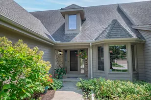 665 Mac Henry Cir, Brookfield, WI 53045 - Photo 2