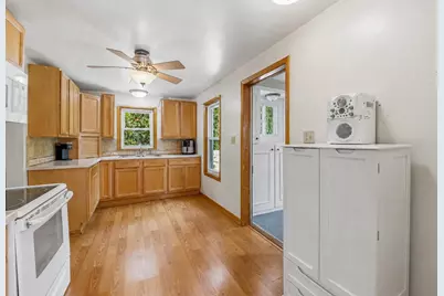 317 E Pleasant St, Oconomowoc, WI 53066 - Photo 12