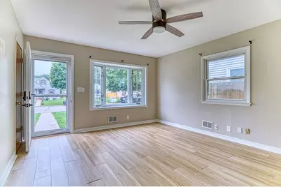 4666 S 50th St, Greenfield, WI 53220 - Photo 4