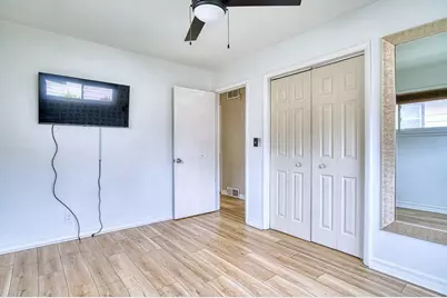 4666 S 50th St, Greenfield, WI 53220 - Photo 10