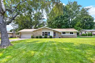 3830 Lakeview Dr, Racine, WI 53403 - Photo 2