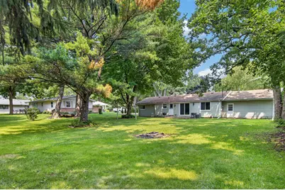 3830  Lakeview Dr, Racine, WI 53403 - Photo 4