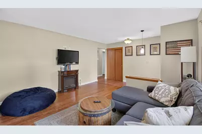 3830  Lakeview Dr, Racine, WI 53403 - Photo 12