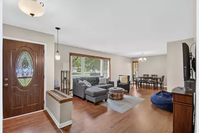 3830  Lakeview Dr, Racine, WI 53403 - Photo 10