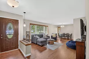 3830 Lakeview Dr, Racine, WI 53403 - Photo 10