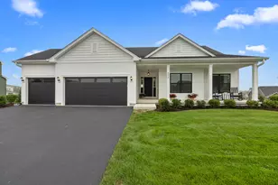 555 N Boulder Ridge Dr, Lake Geneva, WI 53147 - Photo 1