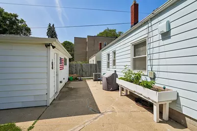 7935 W Becher St, West Allis, WI 53219 - Photo 8