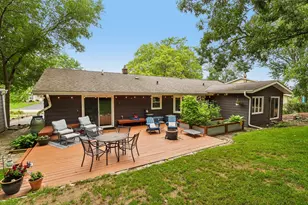 424 Hartwood Ln, Hartland, WI 53029 - Photo 2