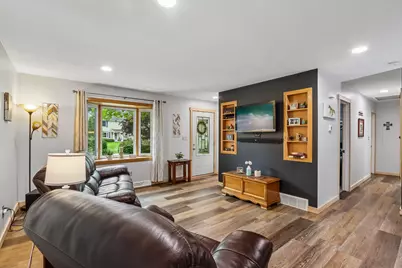 424  Hartwood Ln, Hartland, WI 53029 - Photo 6