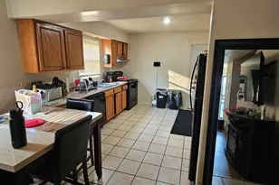 10434 W Kiehnau Ave, Milwaukee, WI 53224 - Photo 2