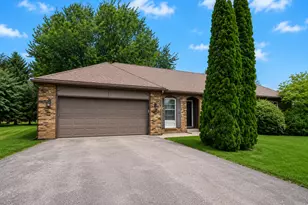 W4708 Pine Ct, Lafayette, WI 53121 - Photo 2
