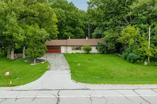 8601 Big Bend Rd, Racine, WI 53185 - Photo 2