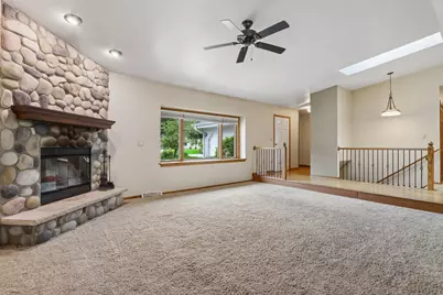 7716 S 83rd St, Franklin, WI 53132 - Photo 4