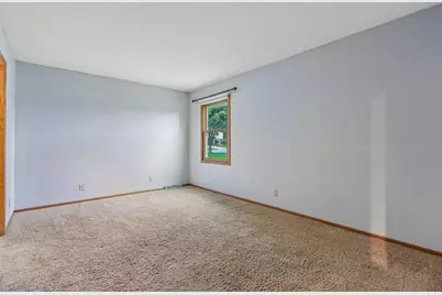 7716 S 83rd St, Franklin, WI 53132 - Photo 8