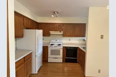 827  Quinlan Dr #C, Pewaukee, WI 53072 - Photo 12