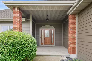 227 Hunters Crossing, Slinger, WI 53086 - Photo 2