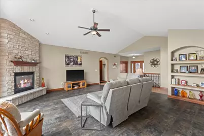227  Hunters Xing, Slinger, WI 53086 - Photo 6