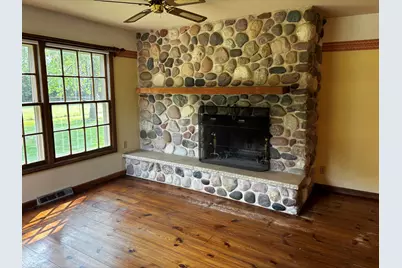 324 S Sawyer Rd, Summit, WI 53066 - Photo 12