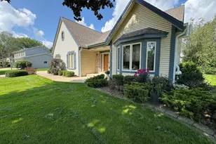 680 River Meadow Dr, Hartland, WI 53029 - Photo 4